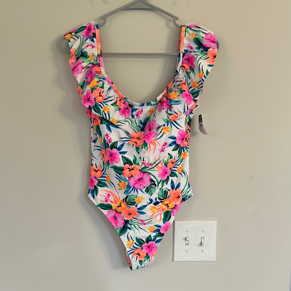 Rue 21 NWT Hawaiian Floral Print One Piece Swimsuit Women’s size small